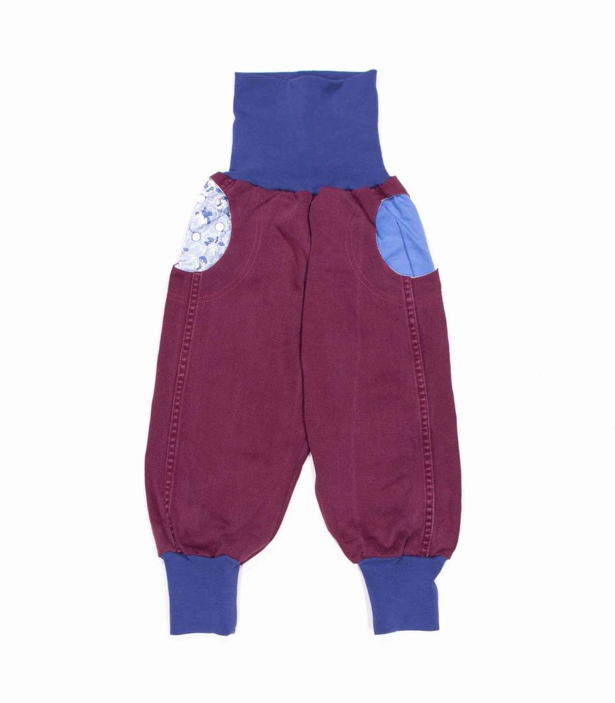 Piratenhose Denim bordeaux, Bund und Taschen blau